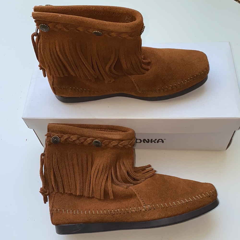 AUTH NIB MINNETONKA Hi-Top Back Zip Boot Brown